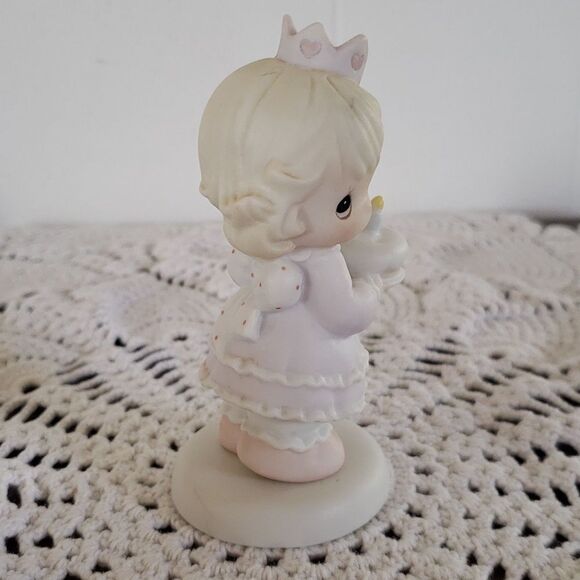 Vtg 1996 Precious Moments Birthday Wishes with Hugs & Kisses Porcelain Figurine - Picture 4 of 6